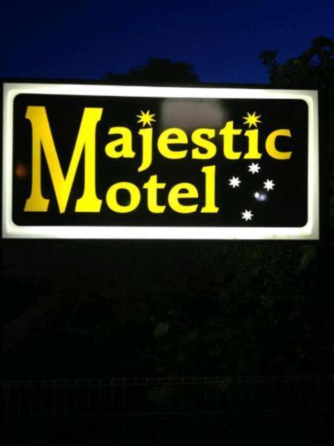 Majestic Motel Horsham Buitenkant foto